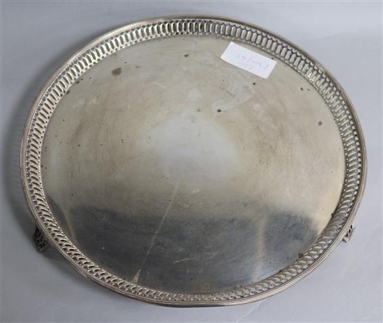 A George V circular silver salver, with pierced rim and feet, Goldsmiths & Silversmiths Co, Sheffield, 1919, 29 oz.